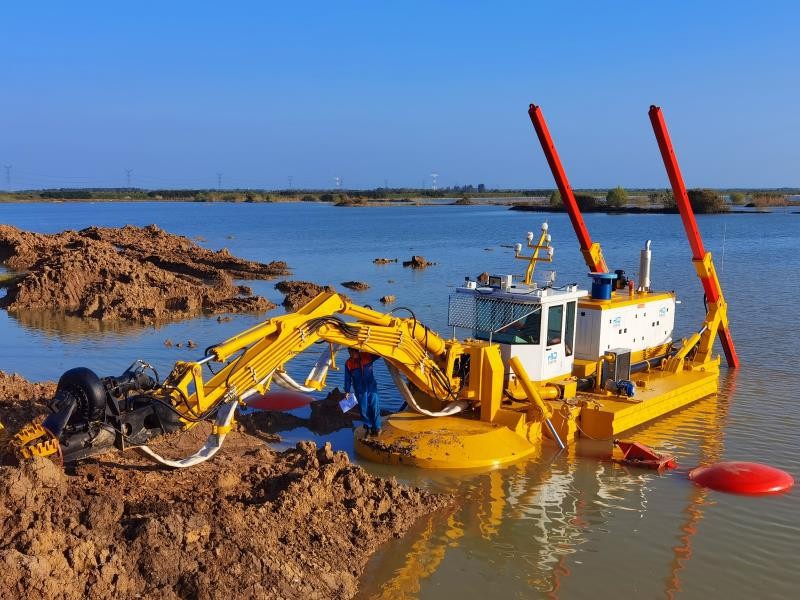 600m³/h River Cleaning Amphibious Dredgers suppliers